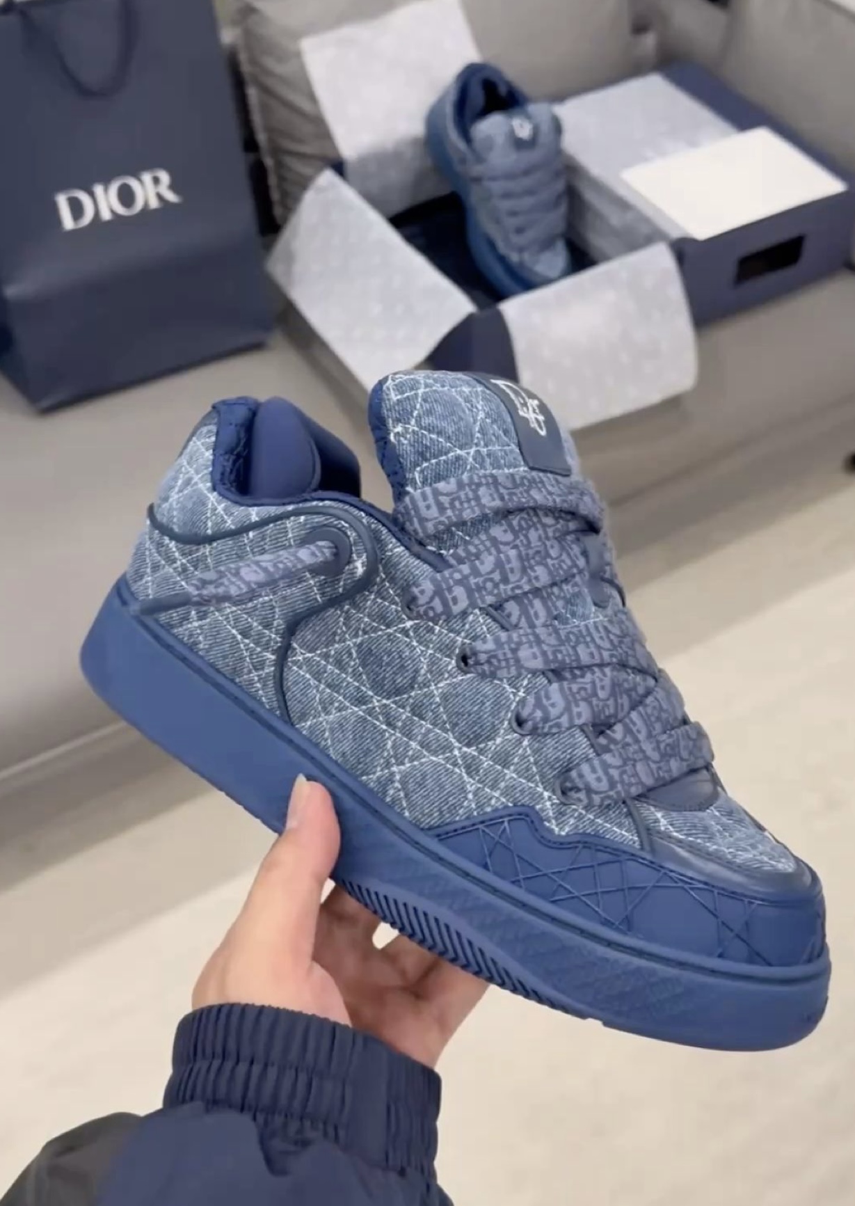 SHOES