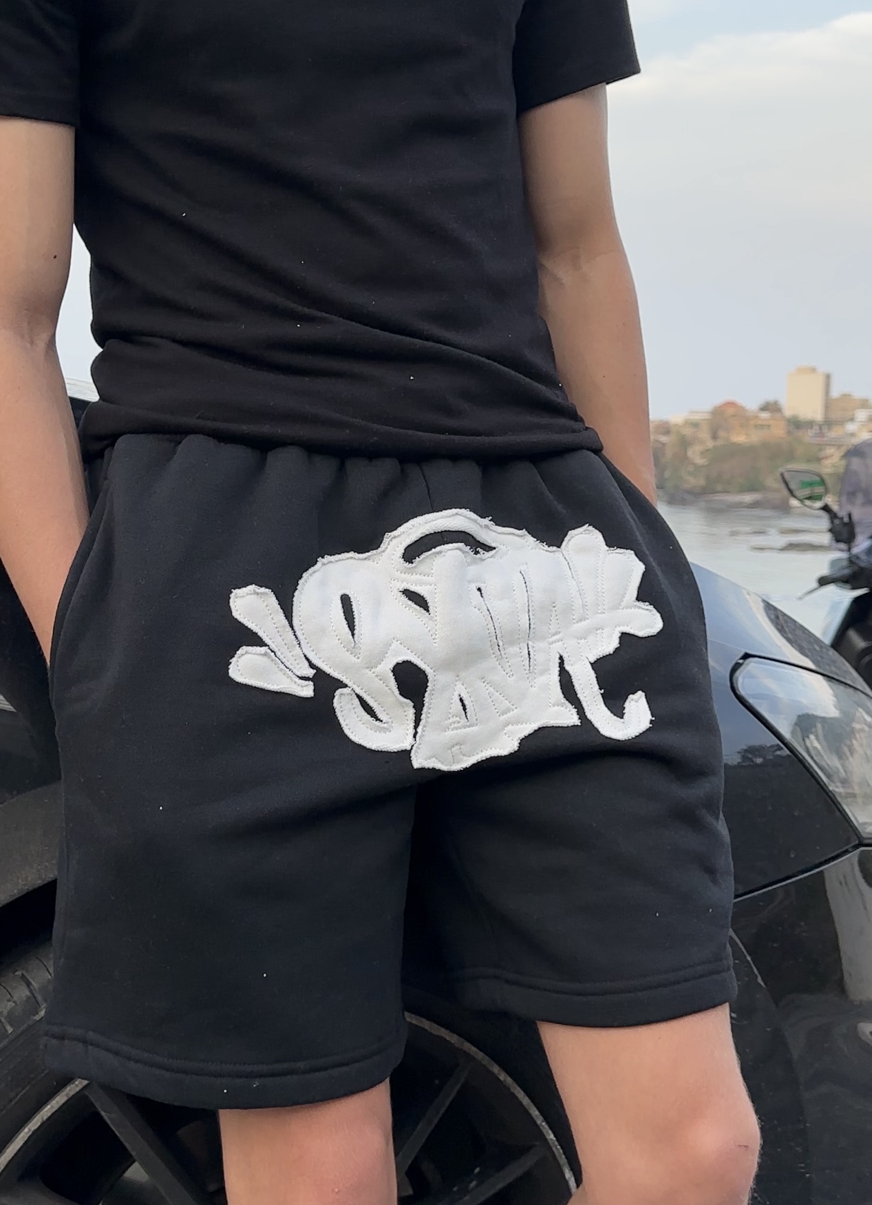 Short syna noir