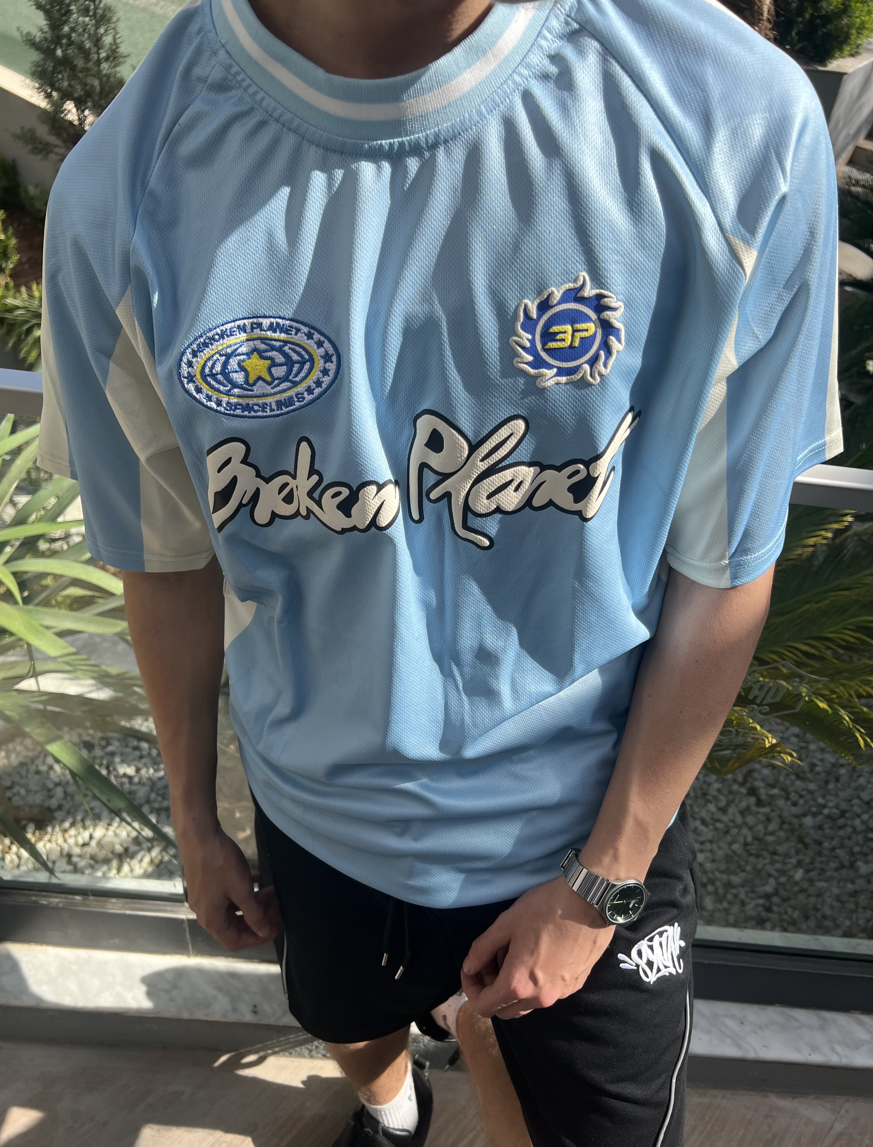 Tshirt broken planet bleu