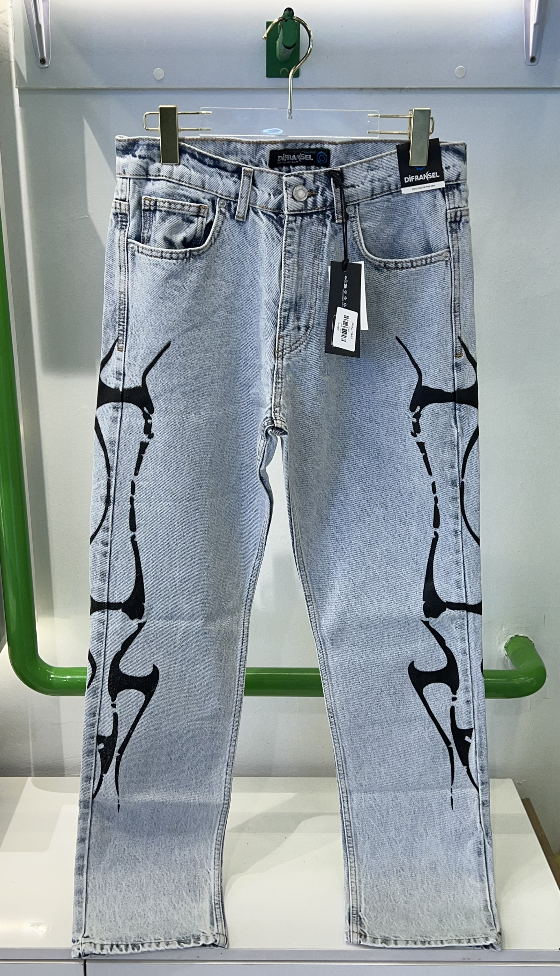 Jeans Scare